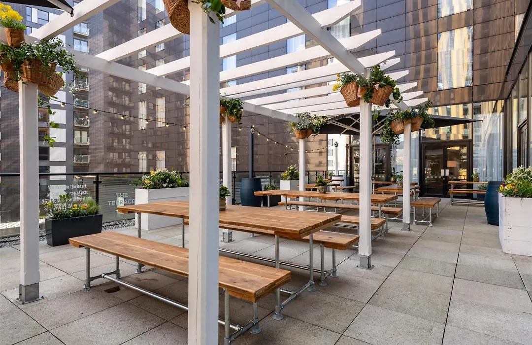Radisson Hotel Manchester City Centre, A Verified Net Zero Hotel-1