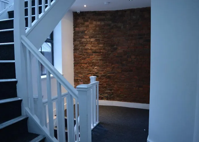 Spacious Shude Hill Apartment With Balcony